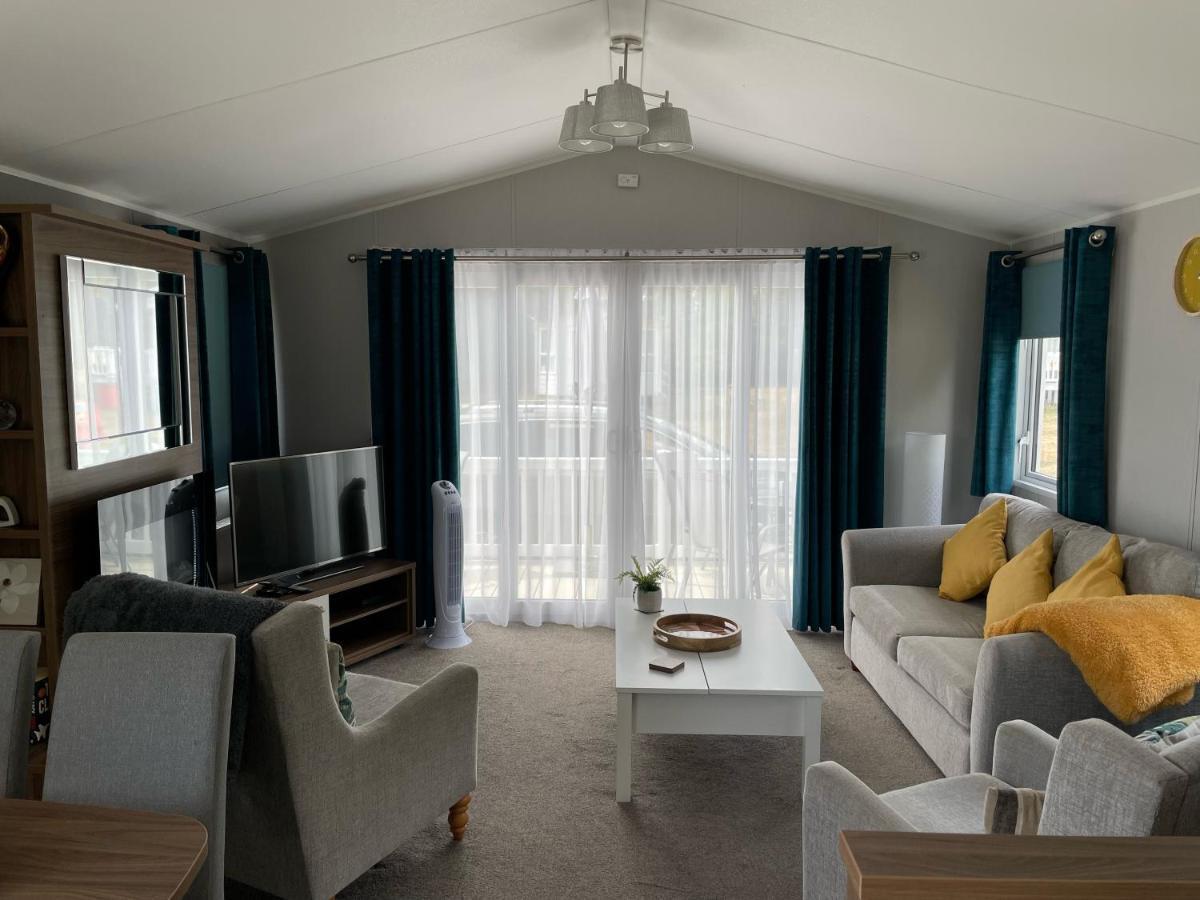 6 Berth Comfy Homely Caravan, Dog Friendly Belton with Browston 外观 照片